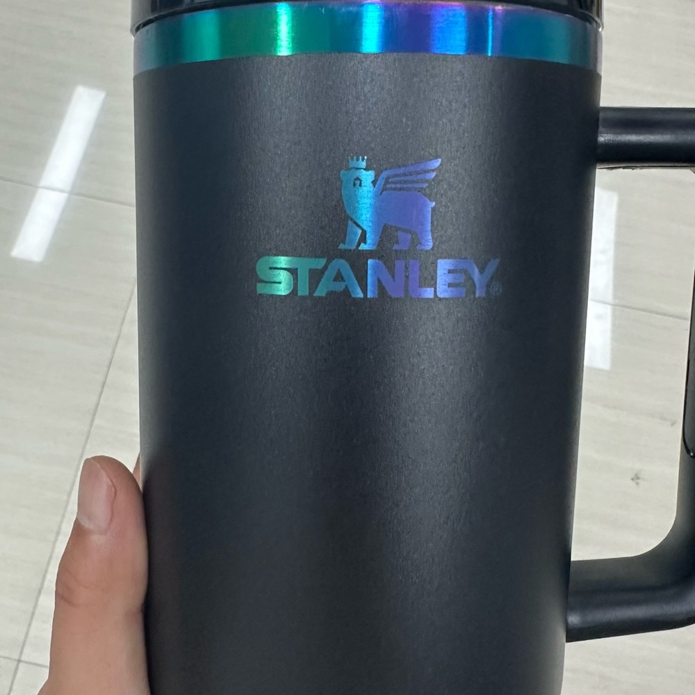 Stanley black chroma 40oz